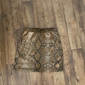 Boohoo is size 2 cute leopard skirt